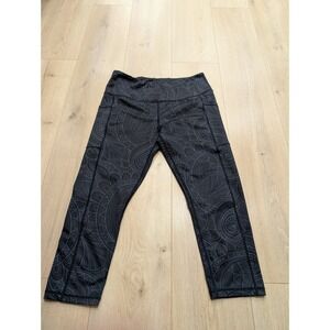 Constantly Varied Gear CVG Zenergy Mandala Geometric Black Capri Leggings Large